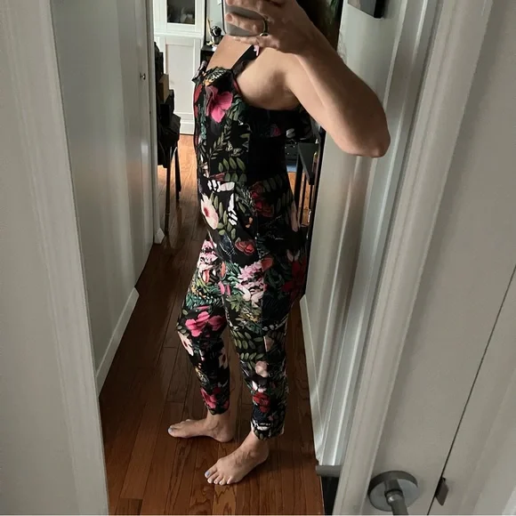 H&M Jumpsuit Romper Floral ruffle sleeve black red pink stretch size 8/38 - Picture 2 of 12